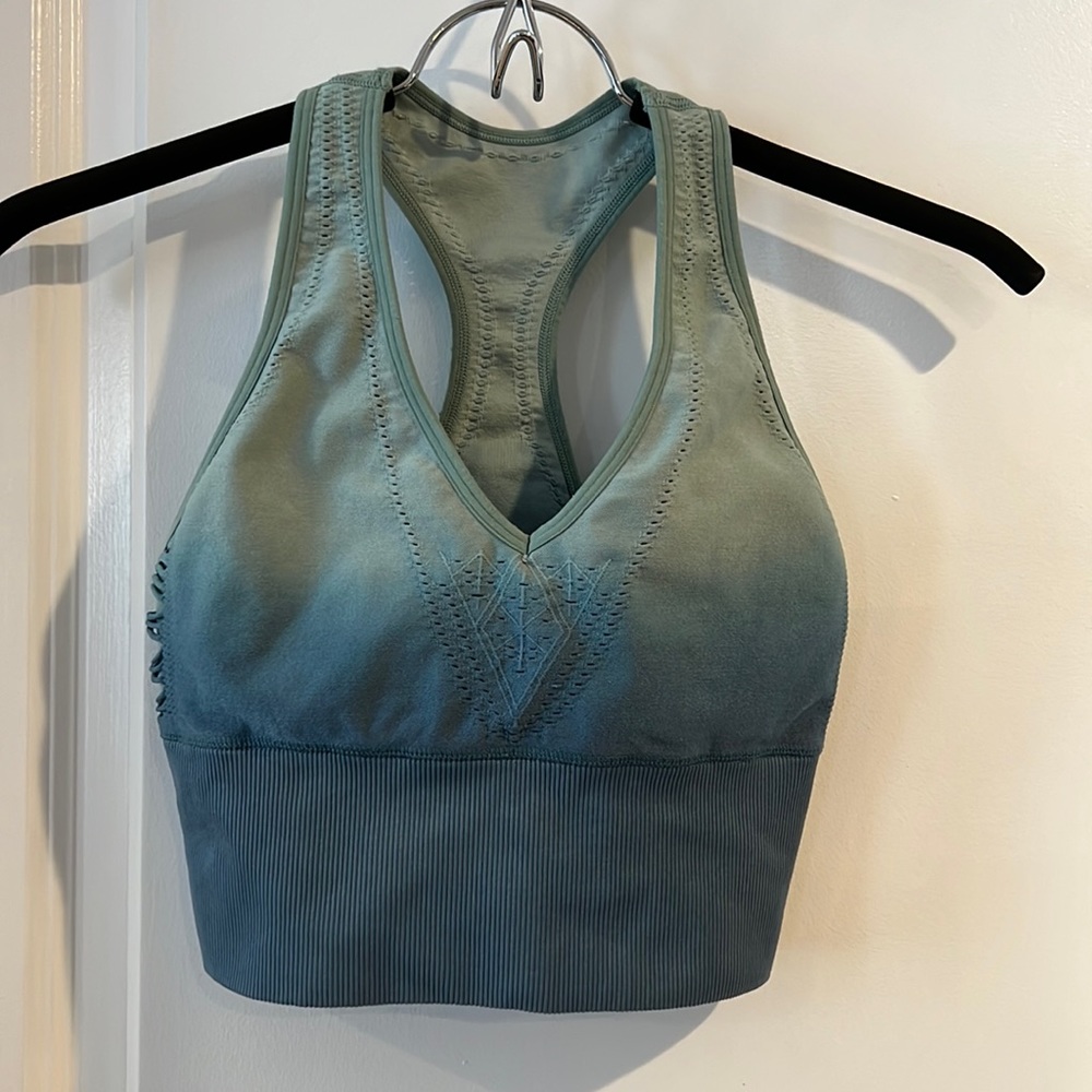 Seamless Sports Crop Victoriaβs Secret Pink Bra
